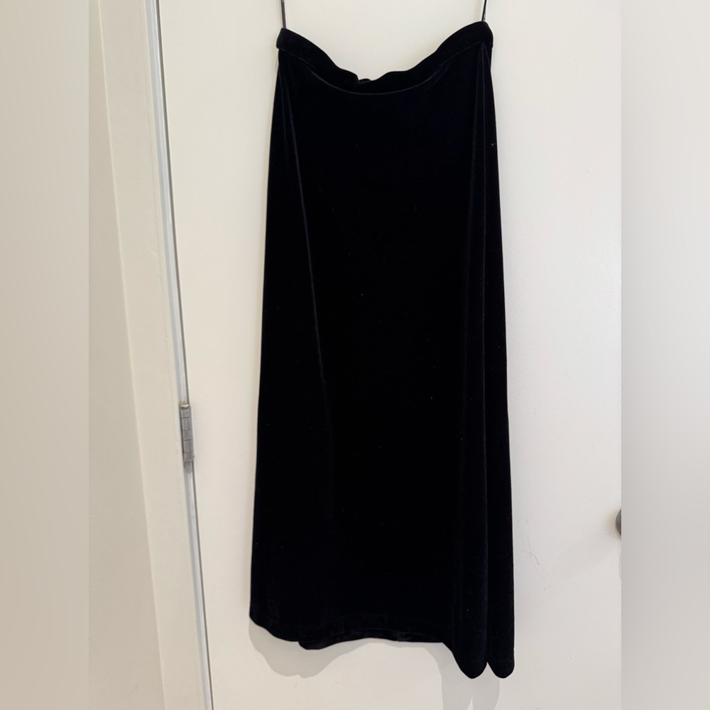 Tadashi velvet stretchy Elegant Skirt.size S.approx 28 inches long